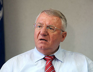 ШЕШЕЉ: СРБИ ДА ПОДРЖЕ КАРАНА И НЕ РАСИПАЈУ ГЛАСОВЕ