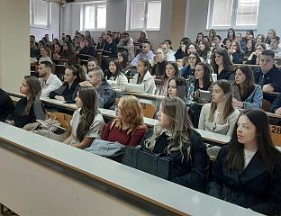 НАСТАВУ НА СРПСКОМ УПИСАО 221 БРУЦОШ, А НА ЕНГЛЕСКОМ 150