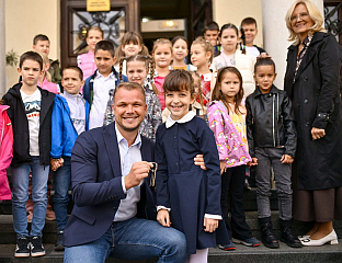 ГРАДОНАЧЕЛНИК УРУЧИО КЉУЧЕВЕ ГРАДА УЧЕНИЦИМА