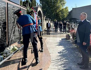 МИНИЋ ПОЛОЖИО ВИЈЕНАЦ НА СПОМЕНИК ПОГИНУЛИМ БОРЦИМА НА ГРОБЉУ "СВЕТИ ПАНТЕЛИЈА"
