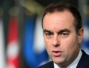 ЛЕКОРНУ ПОДНИО ОСТАВКУ, МАКРОН ПРИХВАТИО