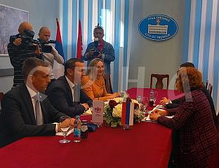 ЈУЈИЋЕВА РАЗГОВАРА СА ЋУРИЋЕМ