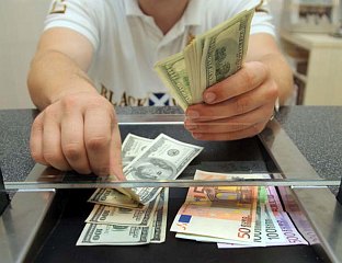 ПРЕВАРАНТИ ПОКУШАВАЈУ ДА ЗБУНЕ РАДНИКА У МЈЕЊАЧНИЦИ