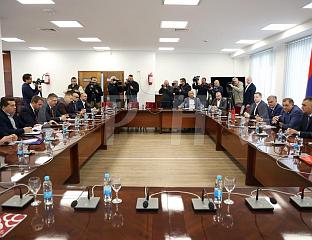 ПОЧЕО САСТАНАК ЛИДЕРА ПОЛИТИЧКИХ ПАРТИЈА