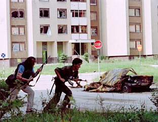 СВЈЕДОК ИСПРИЧАО ДА ЈЕ ВИДИО ОПТУЖЕНОГ У КОМАНДИ ЈНА СА ИЗЕТБЕГОВИЋЕМ
