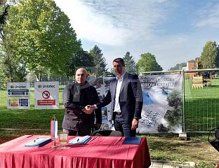 ПОТПИСАН УГОВОР О ИЗГРАДЊИ ОТВОРЕНОГ БАЗЕНА ВРИЈЕДНОГ ОКО ЧЕТИРИ МИЛИОНА КМ
