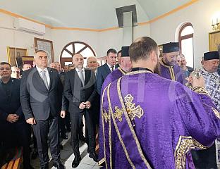 ПОЧЕО ПАРАСТОС ЗА УБИЈЕНЕ СРБЕ, ПРИСУСТВУЈЕ МИНИЋ