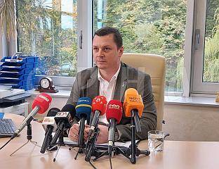 ГРАД ДУГУЈЕ ВИШЕ ОД ТРИ МИЛИОНА КМ, ПРИЈЕТИ ХУМАНИТАРНА КАТАСТРОФА