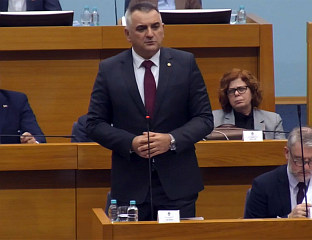МИНИЋ: НЕ МИЈЕЊАМО СТАВ, НЕ ПРИЗНАЈЕМО ОДЛУКЕ ШМИТА