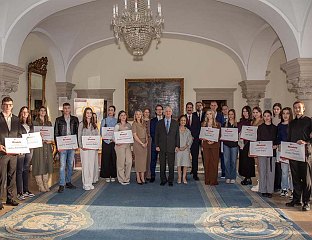 СЕРТИФИКАТИ ЗА БЕСПЛАТНО ШКОЛОВАЊЕ НАЈБОЉИМ МАТУРАНТИМА ИЗ СРБИЈЕ И РЕПУБЛИКЕ СРПСКЕ