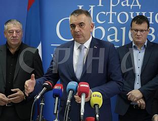 ОПЕРАТИВАН САСТАНАК СА ГРАДОНАЧЕЛНИКОМ И НАЧЕЛНИЦИМА ОПШТИНА