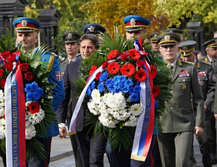 ГЕНЕРАЛ НЕБОЈША ПАВКОВИЋ САХРАЊЕН УЗ НАЈВИШЕ ВОЈНЕ ПОЧАСТИ