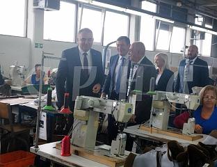 ПРЕМИЈЕР ПОСЈЕТИО ФАБРИКУ ОБУЋЕ "САНИНО"