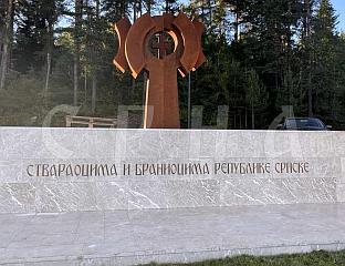 ОТКРИВАЊЕ СПОМЕН-ОБИЉЕЖЈА СТВАРАОЦИМА И БРАНИОЦИМА СРПСКЕ