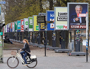 ХОЛАНЂАНИ БИРАЈУ НОВИ ПАРЛАМЕНТ