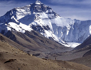 ЗБОГ ОБИЛНОГ СНИЈЕГА МОНТ ЕВЕРЕСТ ЗАТВОРЕН ЗА ТУРИСТЕ
