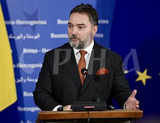 КОШАРАЦ: "ТРОЈКА" НЕ ЖЕЛИ ДА ГЛАВНИ ПРЕГОВАРАЧ БУДЕ ИМЕНОВАН НА ЗАКОНИТ НАЧИН