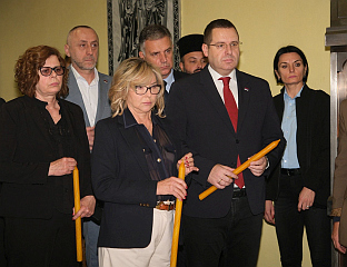КОВАЧЕВИЋ: У ХРАМУ ХРИСТА СПАСИТЕЉА ЗАПАЛИЛИ СМО СВИЈЕЋЕ ЗА 16 НЕВИНО СТРАДАЛИХ ЖРТАВА