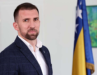 ЗА ИСКАЗАНИ АНТИСЕМИТИЗАМ КОНАКОВИЋ НАГРАДИО ДЕЛИЋА МЈЕСТОМ ПОЛИТИЧКОГ ДИРЕКТОРА