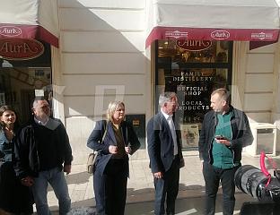 ШИМПРАГА: НЕ СМЕТА СКАНДИРАЊЕ "ЗА ДОМ СПРЕМНИ!", А СМЕТАЈУ СРПСКИ КУЛТУРНИ ДОГАЂАЈИ