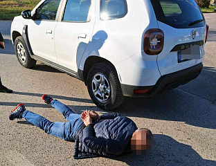 УХАПШЕНО ЛИЦЕ М.Л. ЗБОГ ПРИМАЊА МИТА И ТРГОВИНЕ УТИЦАЈЕМ