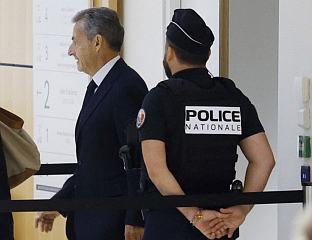 САРКОЗИ ЗАТРАЖИО ПУШТАЊЕ ИЗ ЗАТВОРА