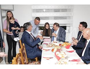 ДОДИК И КАРАН ПОСЈЕТИЛИ ВИШЕЧЛАНУ ПОРОДИЦУ КРУНИЋ