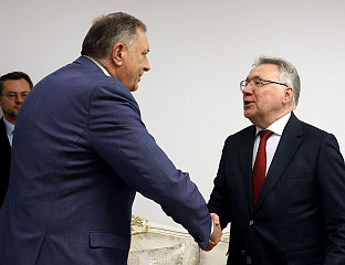 ДОДИК СА КАЛАБУХОВОМ: СРПСКА НЕ МИЈЕЊА СВОЈЕ БАЗИЧНЕ СТАВОВЕ