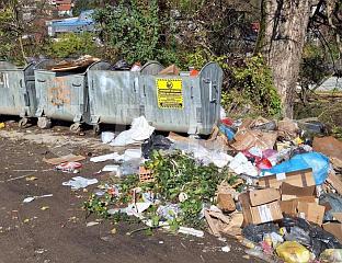 КОНТЕЈНЕРИ ПРАЗНИ, СМЕЋЕ НАГОМИЛАНО