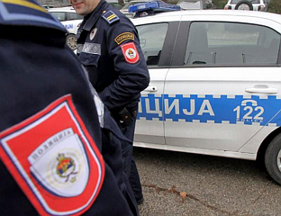 ЛИШЕНИ СЛОБОДЕ ЗБОГ ОШТЕЋЕЊА СПОМЕНИКА ПОЛИЦИЈСКОГ ИНСПЕКТОРА