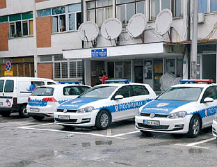 ЛАКШЕ ПОВРИЈЕЂЕНА ЖЕНА ПЈЕШАК