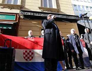 ПРОТЕСТ ЕКСТРЕМНИХ ДЕСНИЧАРА ИСПРЕД ПРОСТОРИЈА СНВ-а