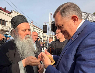 ЗАХВАЛНОСТ МИТРПОЛИТУ ФОТИЈУ ЗА ПОСЕБАН ДАР - ЕПИСКОПСКУ ПАНАГИЈУ