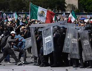 НАЈМАЊЕ 120 ПОВРИЈЕЂЕНИХ НА ДЕМОНСТРАЦИЈАМА "ГЕНЕРАЦИЈЕ З"