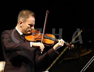 СТЕФАН МИЛЕНКОВИЋ ОДРЖАО ХУМАНИТАРНИ КОНЦЕРТ ЗА АЛБИНУ СМАЈЛОВИЋ