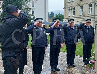 ЛАКЕТА: ПОЛИЦИЈА НАСТОЈИ ДА ОДРЖИ ПОВОЉНО СТАЊЕ БЕЗБЈЕДНОСТИ