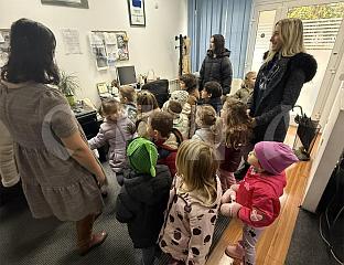 МАЛИШАНИ БАЊАЛУЧКОГ ВРТИЋА У ПОСЈЕТИ БАЊАЛУЧКОМ ДОПИСНИШТВУ