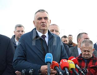 ВЛАДА ЋЕ ПРЕУЗЕТИ ИЗГРАДЊУ ПРИСТУПНИХ ПУТЕВА ДО МОСТА У ЧЕСМИ