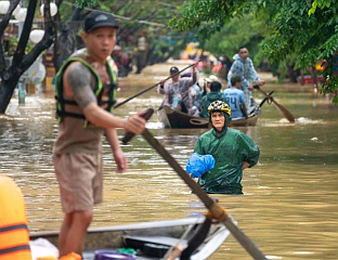 У ПОПЛАВАМА И КЛИЗИШТИМА НАСТРАДАЛО ВИШЕ ОД 40 ЉУДИ