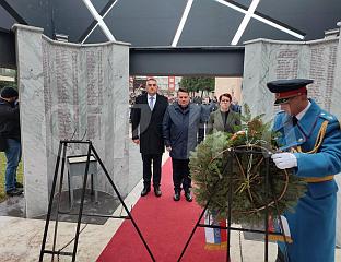 ПОЛОЖЕНИ ВИЈЕНЦИ НА ЦЕНТРАЛНО СПОМЕН-ОБИЉЕЖЈЕ