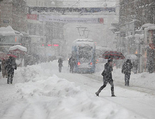 СУТРА СНИЈЕГ, У ВИШИМ ПРЕДЈЕЛИМА И ДО ПОЛА МЕТРА