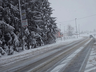 ОБИЛАН СНИЈЕГ ОТЕЖАВА САОБРАЋАЈ У ПЛАНИНСКИМ КРАЈЕВИМА