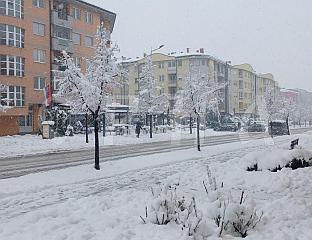 ЗАСАД БЕЗ ВЕЋИХ ЗАСТОЈА У САОБРАЋАЈУ УСЉЕД СЊЕЖНИХ ПАДАВИНА