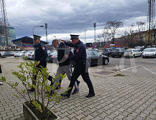 МУШКАРАЦ КОЈИ ЈЕ ПРИЈЕТИЛО СТАНИВУКОВИЋУ СПРОВЕДЕН У ОКРУЖНО ТУЖИЛАШТВО