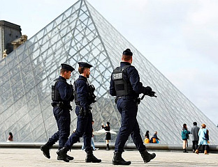 ПРИВЕДЕН ЧЕТВРТИ ОСУМЊИЧЕНИ ЗА КРАЂУ У ЛУВРУ