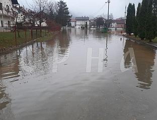 ИЗЛИЛЕ СЕ ЈОШАВКА И ПЛИВА, УГРОЖЕНО ВИШЕ ДОМАЋИНСТАВА