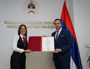 СЕЛАК УРУЧИО ПОВЕЉУ НОВОМЕНОВАНОЈ НОТАРКИ