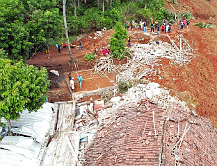 КЛИЗИШТА И ПОПЛАВЕ ОДНИЈЕЛЕ ВИШЕ ОД 600 ЖРТАВА