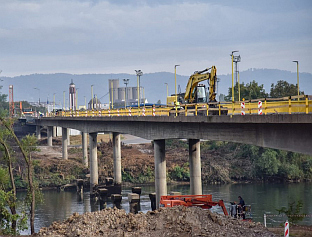 СУТРА ОТВАРАЊЕ МОСТА У КАРАКАЈУ ЗА ТЕРЕТНИ САОБРАЋАЈ