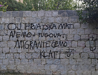 УСТАШКИ СИМБОЛ ПОРЕД ШКОЛЕ, НА СТАДИОНУ СВАСТИКА